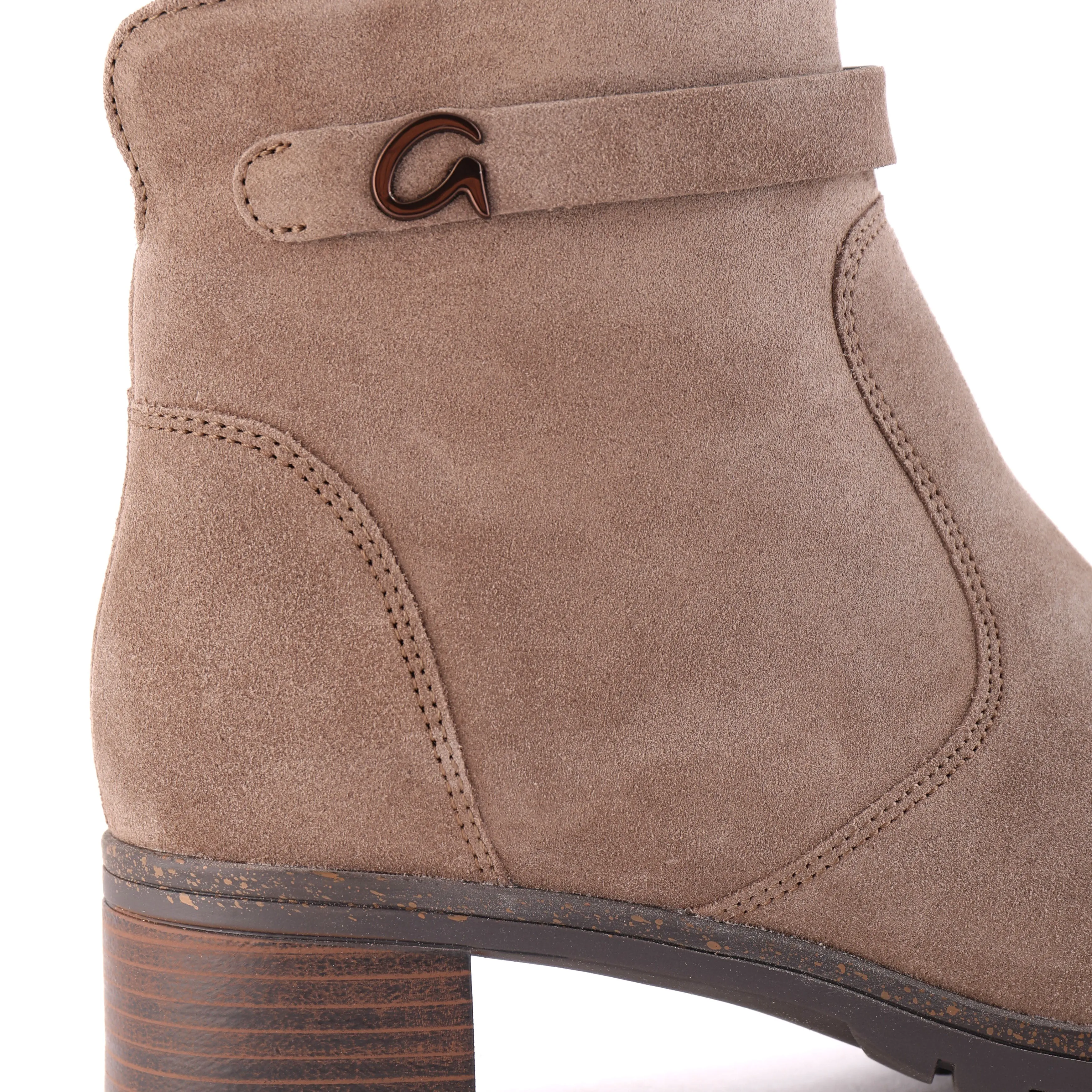 40511 Sesame Suede