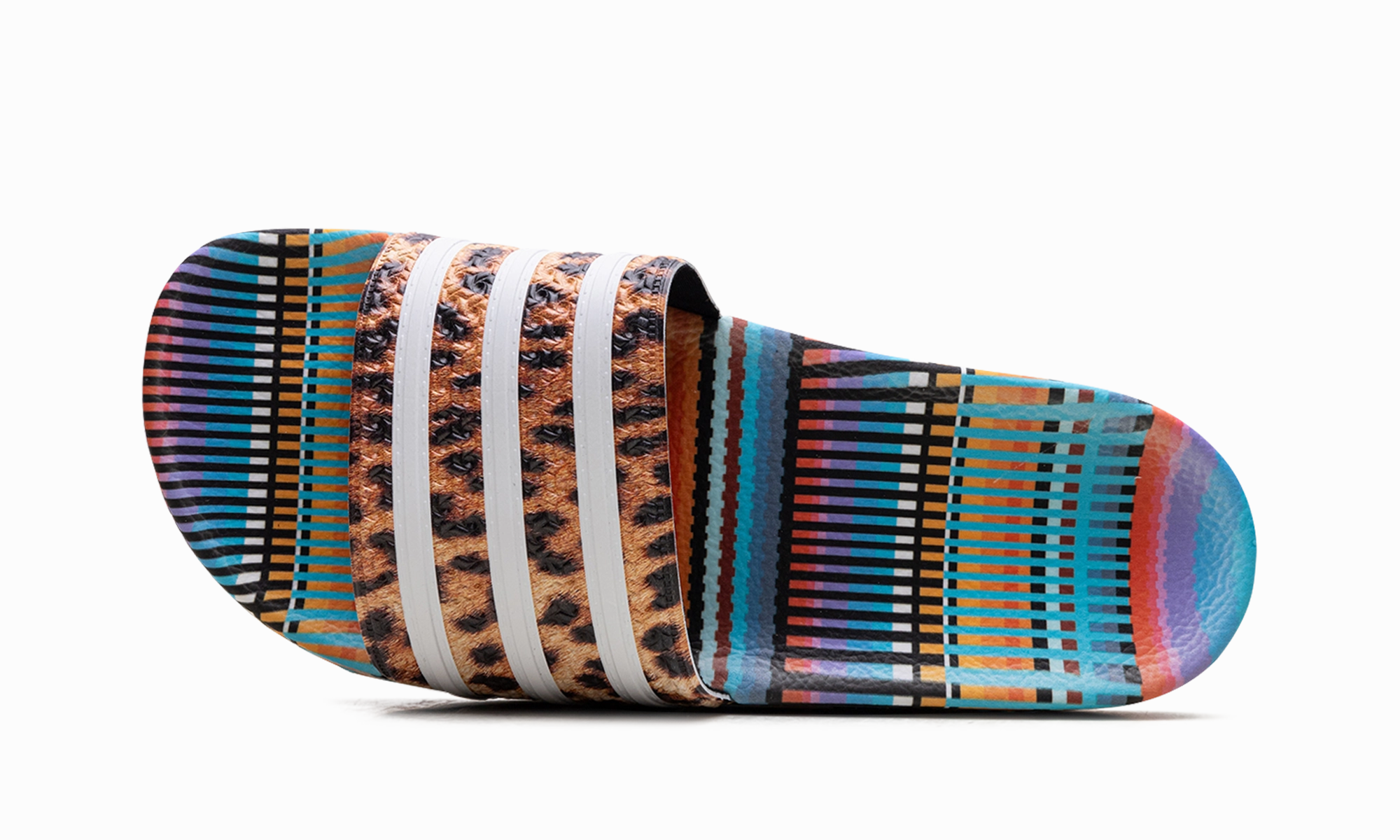 ADILETTE WMNS Smooth Finish, Effortlessly Cool, Perfectly Balanced