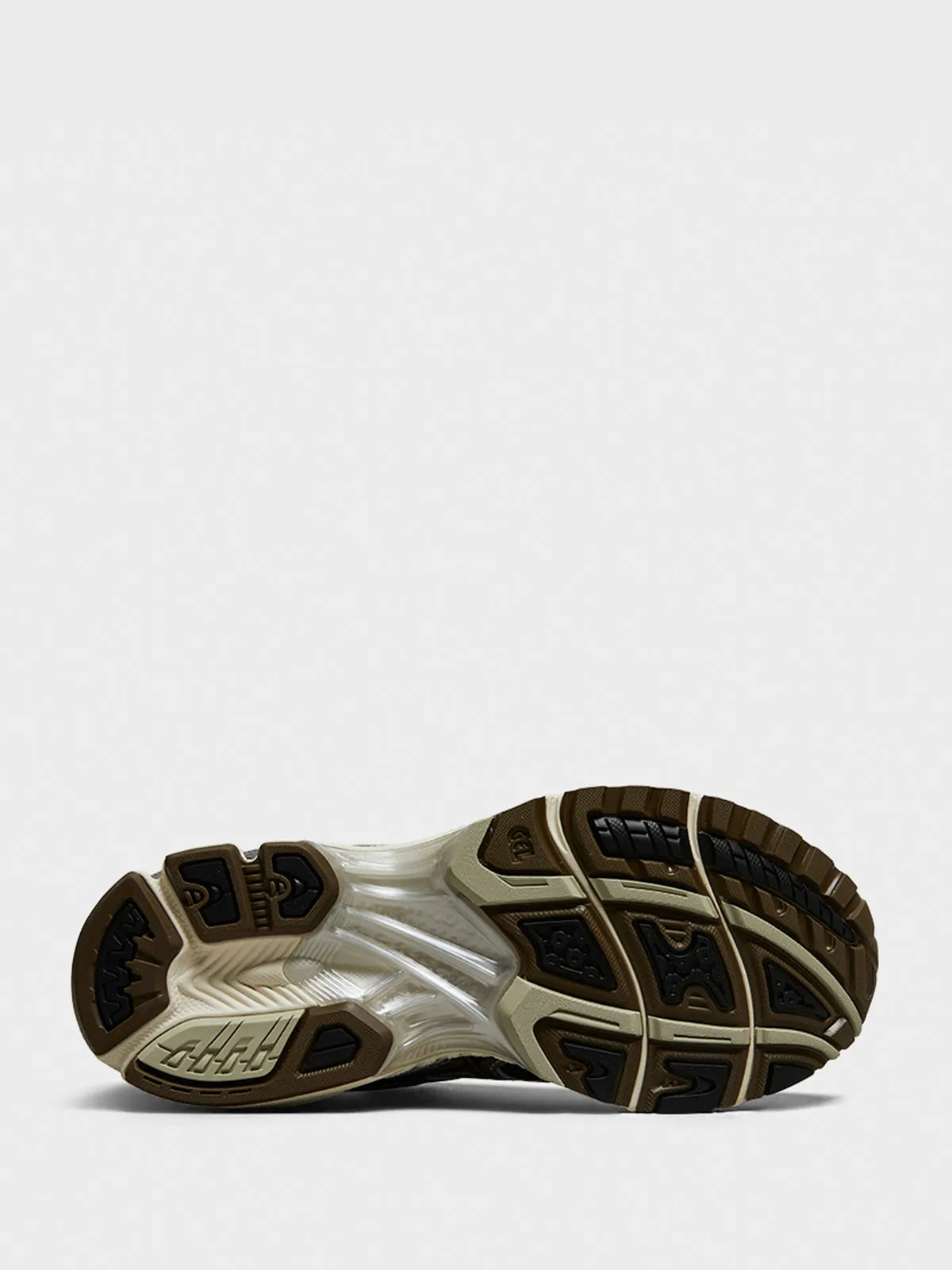 Polyester Gel-Nimbus 10.1 Sneakers in Cream and Pure Silver