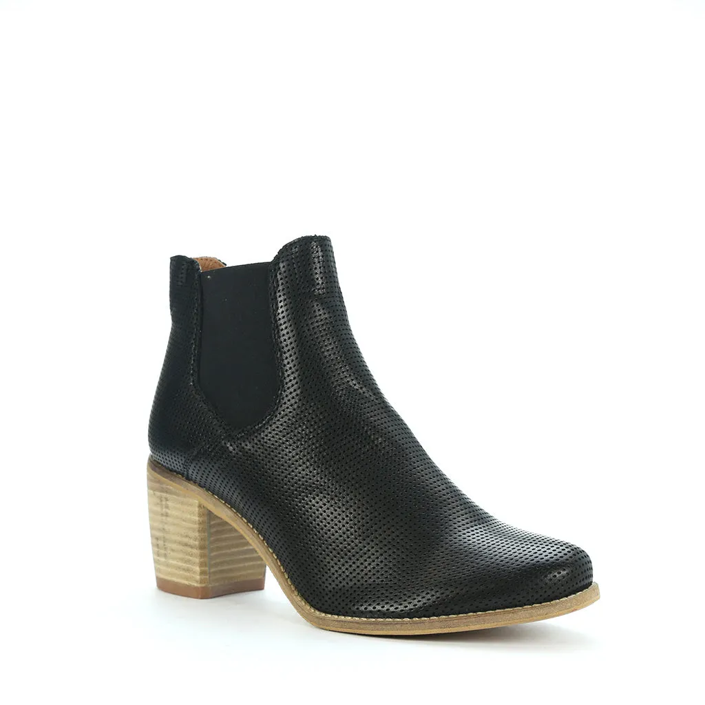 Cinda Heeled Ankle Boots