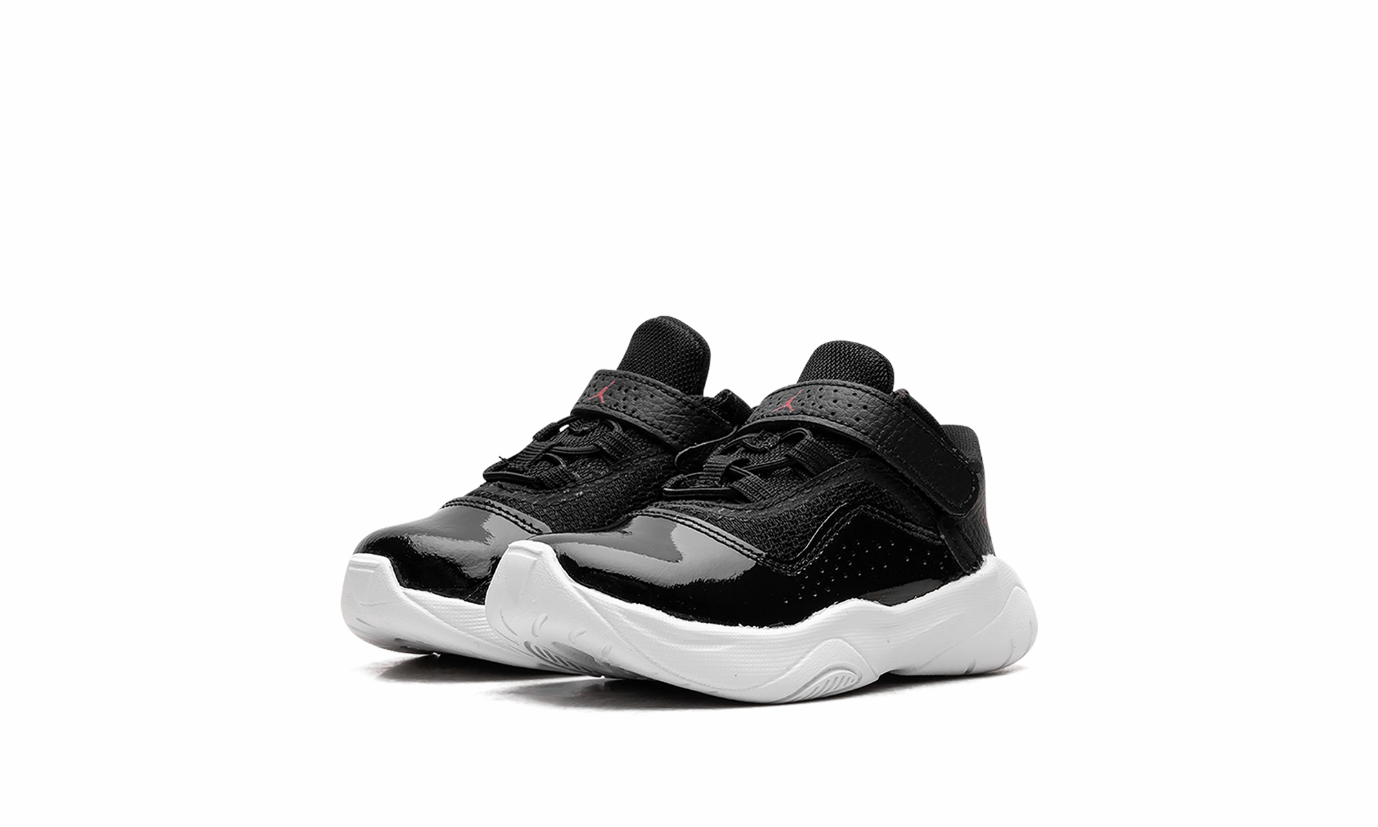 Air Jordan 11 "Bred" Chic
