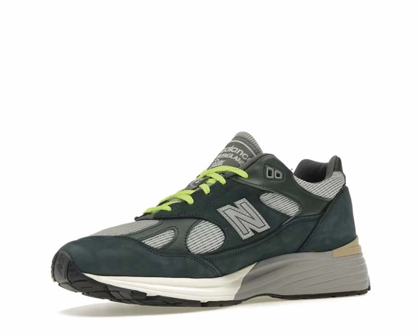 Chic New Balance 991v2 Made in UK Patta "Sea Moss"