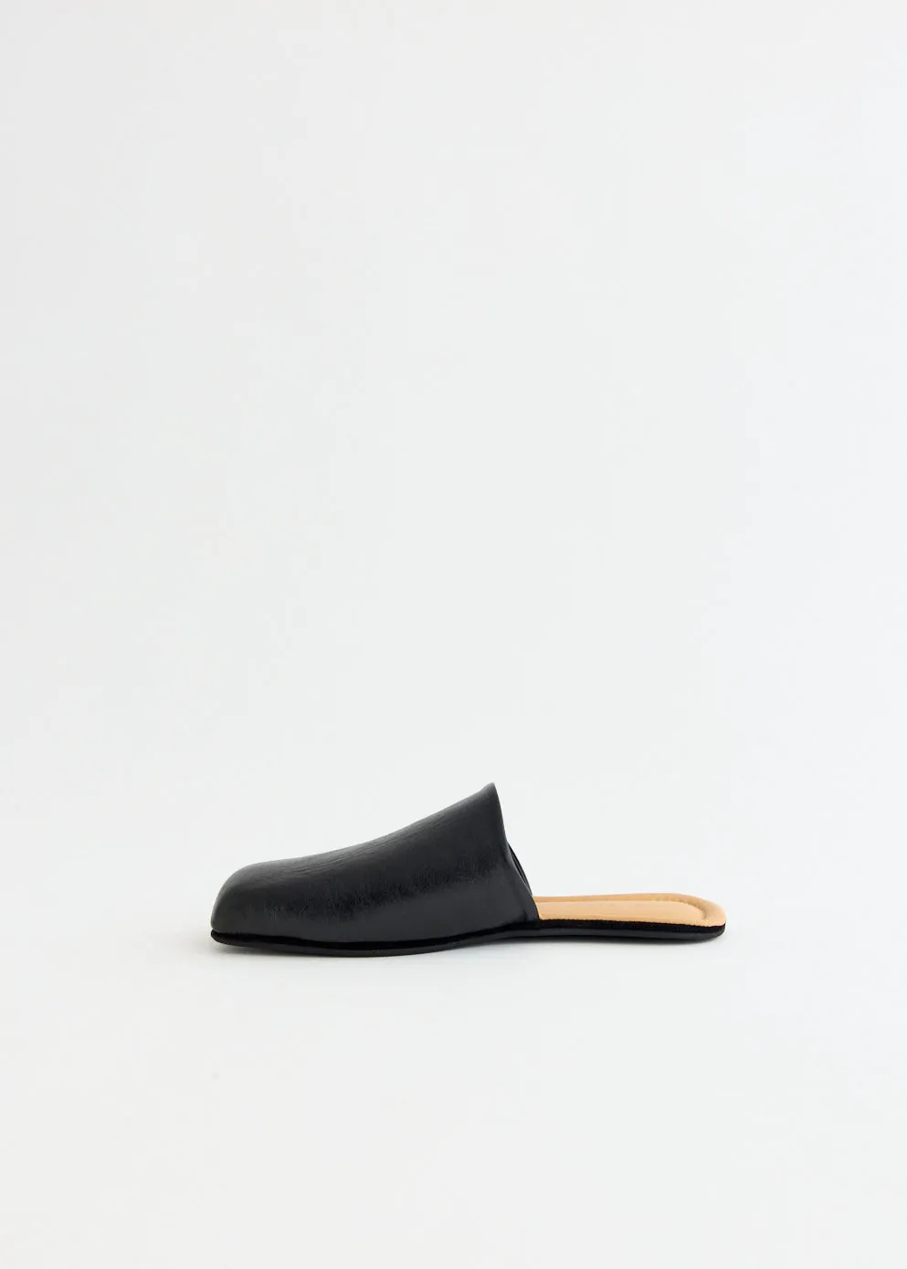 Cigarr Slippers Style Delivered, Multiple Compartments