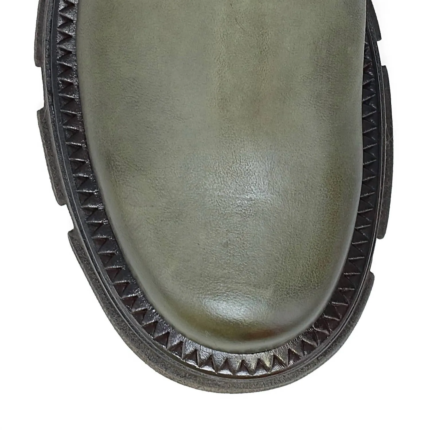 Linder Boot In Jungle