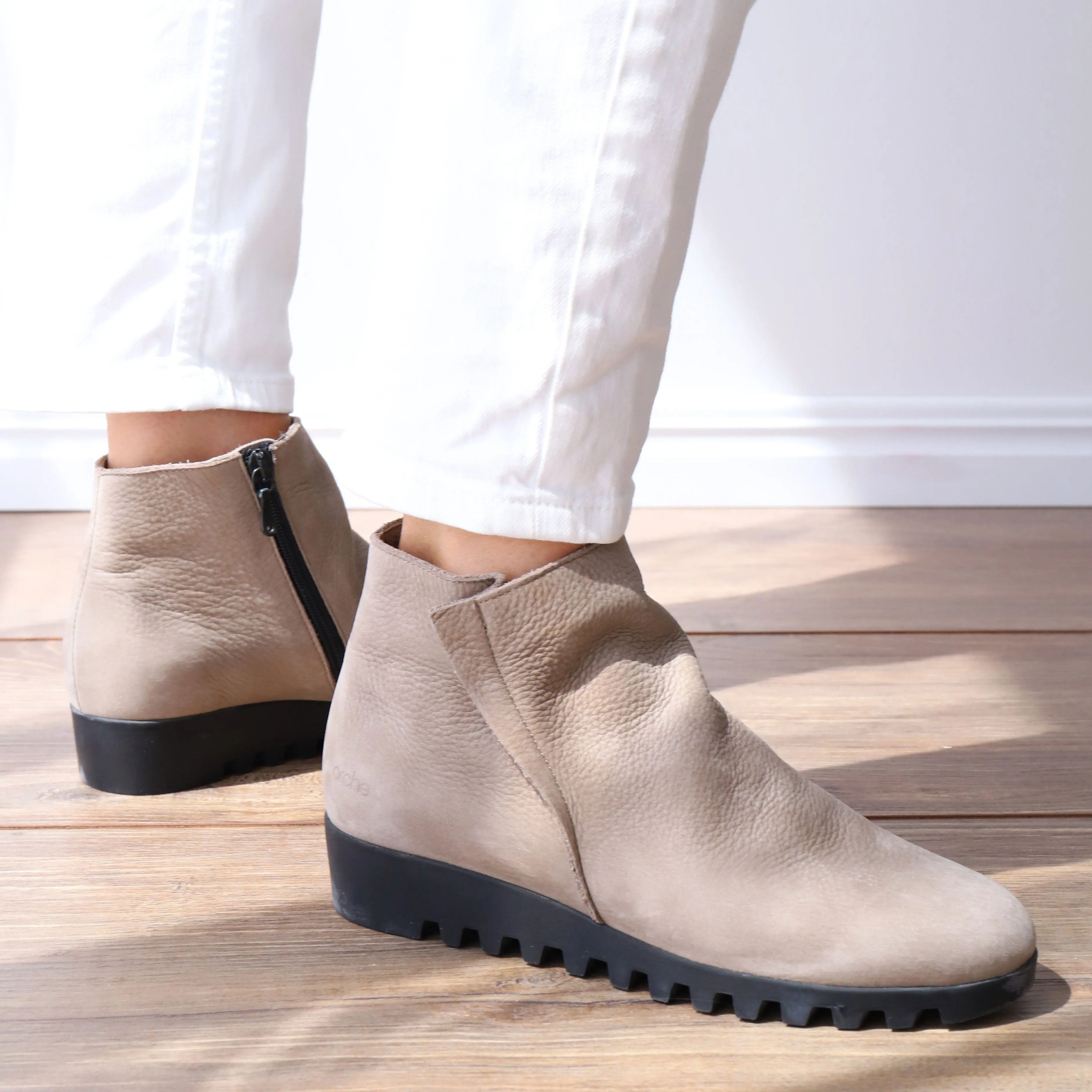 LOMHUS Taupe Nubuck