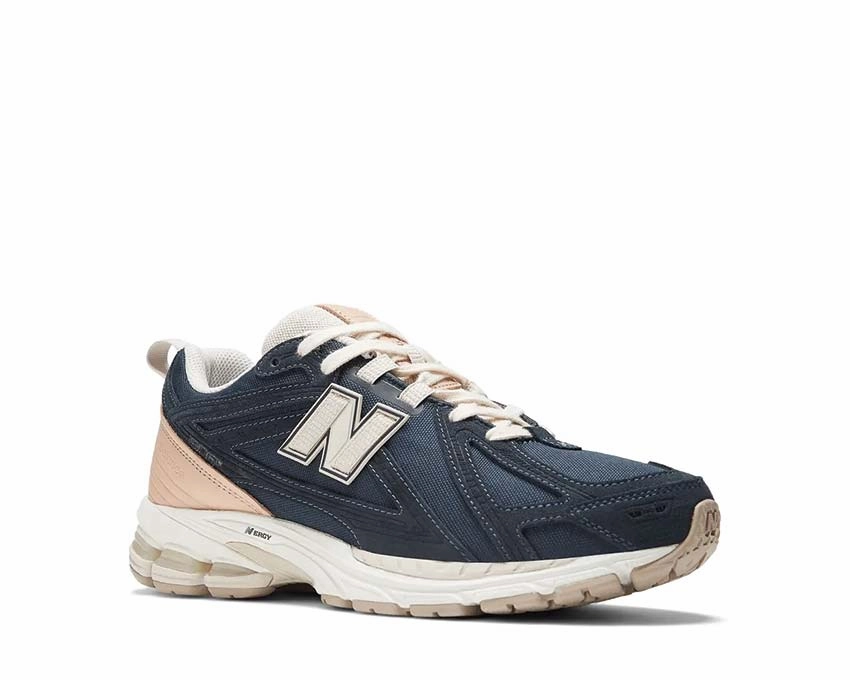 New Balance 1906 Water Bottle Pocket