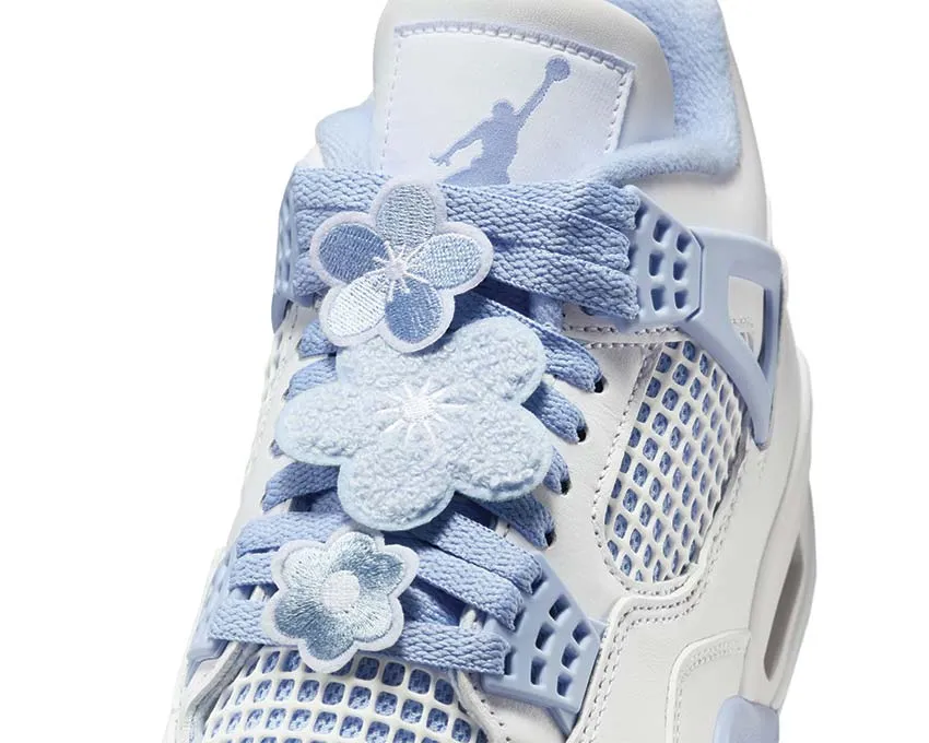 On The Go Style Air Jordan 4 Retro W "Forget Me Not"