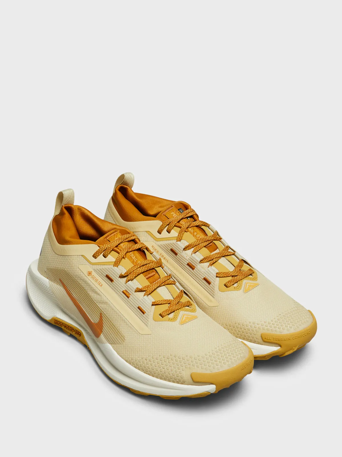 Pegasus Trail 5 GORE-TEX SP Sneakers in Team Gold/Desert Ochre-Wheat Gold Elevate Every Day