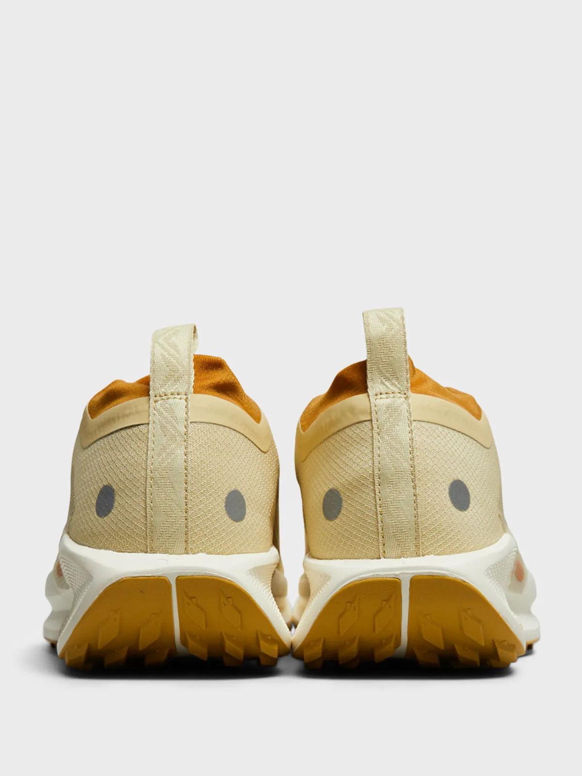 Pegasus Trail 5 GORE-TEX SP Sneakers in Team Gold/Desert Ochre-Wheat Gold Best Deal Online, Quilted