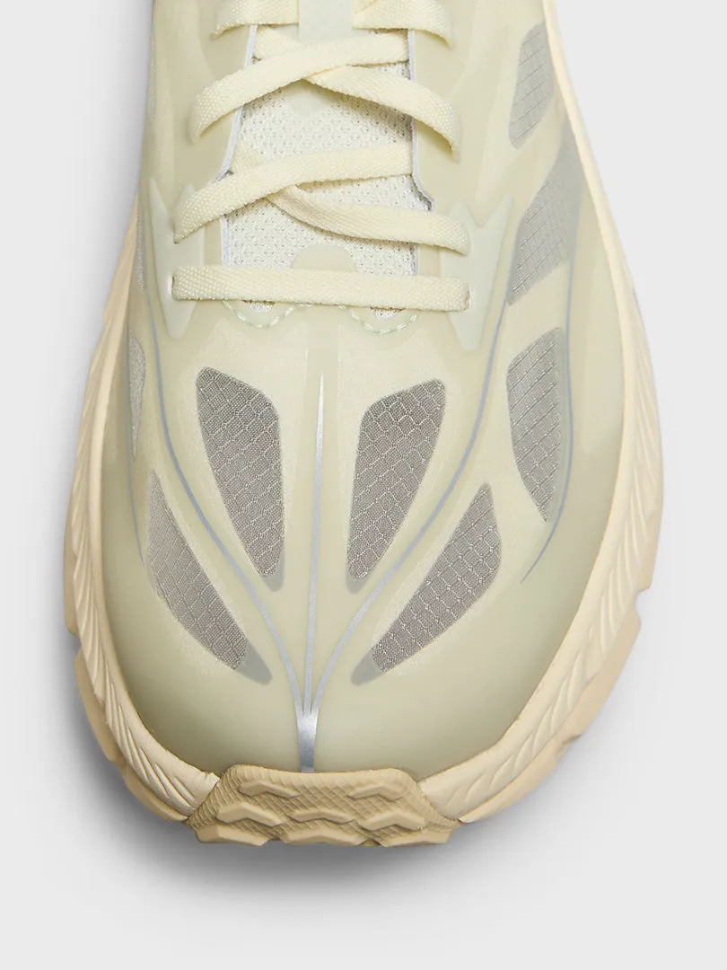 Expandable U Mafate Speed 4 Lite Sneakers in Truffle Salt and Vintage Yellow Back Slot