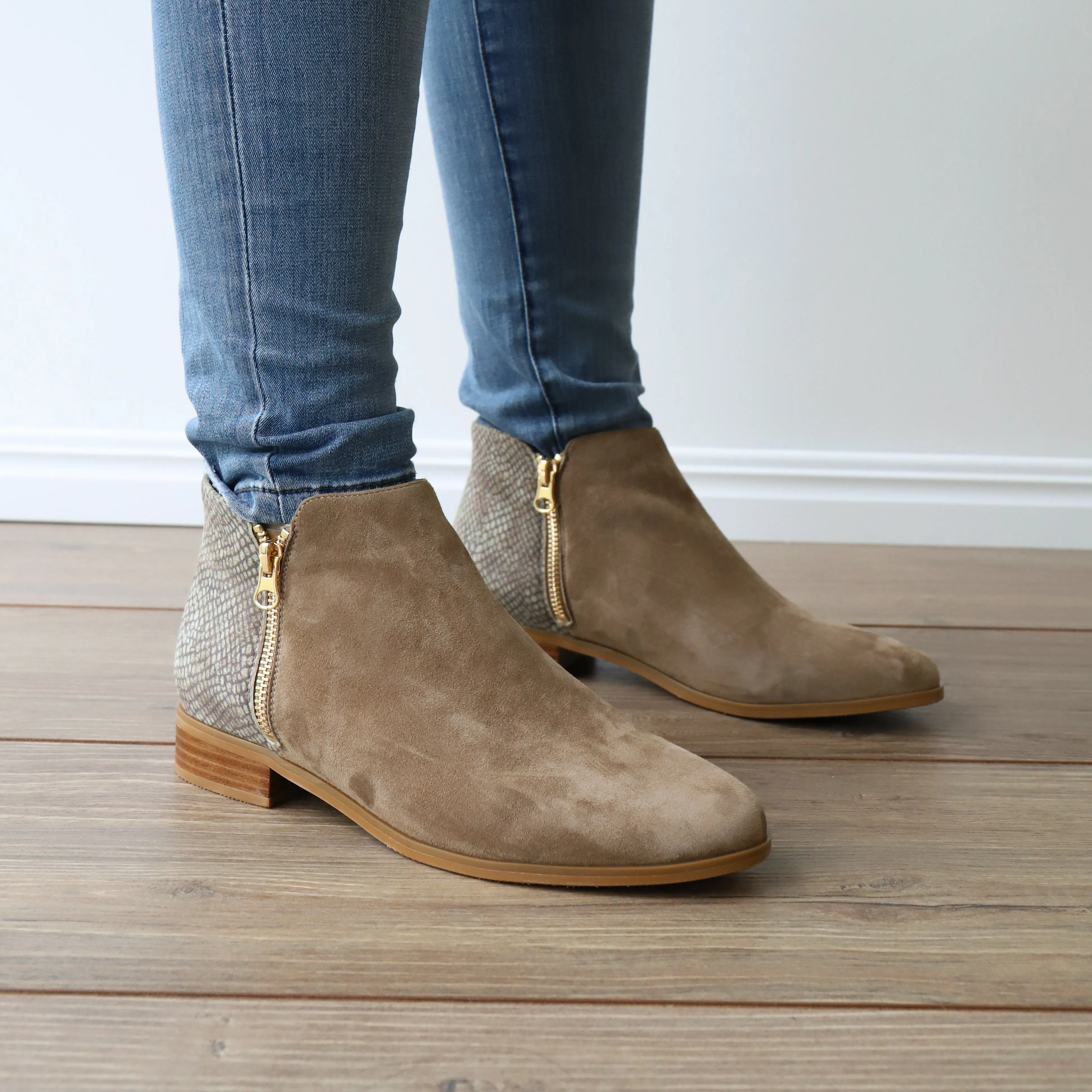 RIVER Taupe Suede/Snake