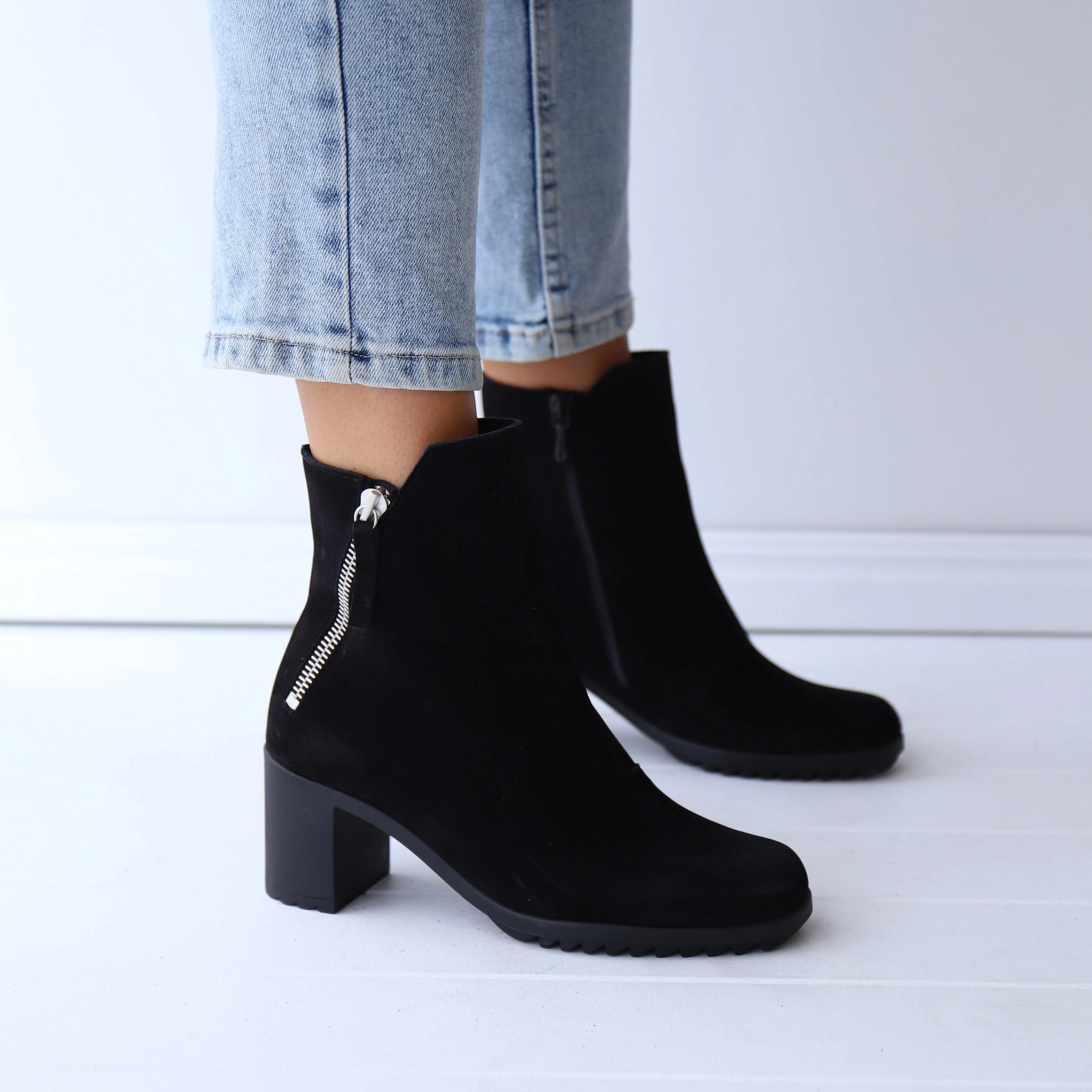 SHELBA Black Nubuck