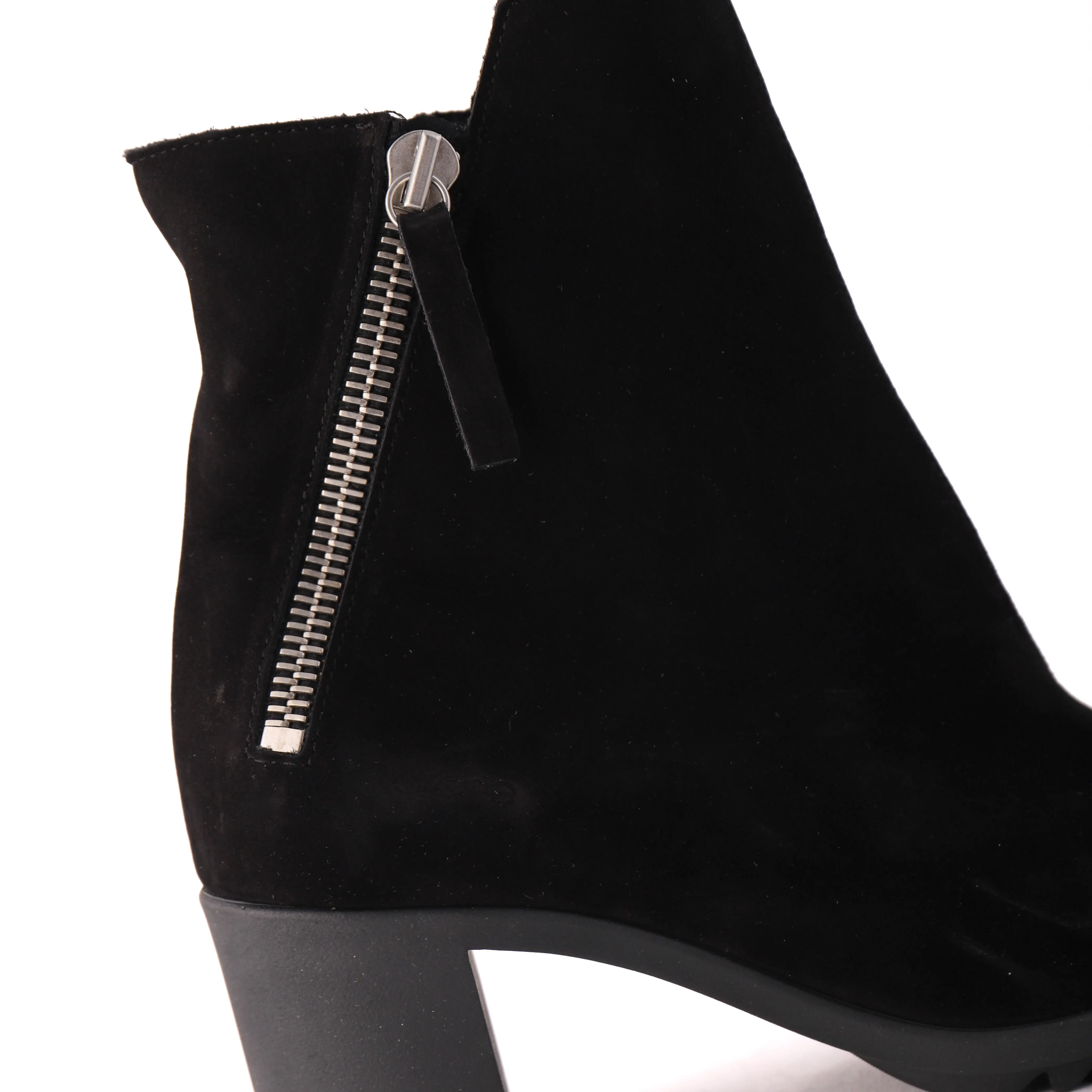 SHELBA Black Nubuck