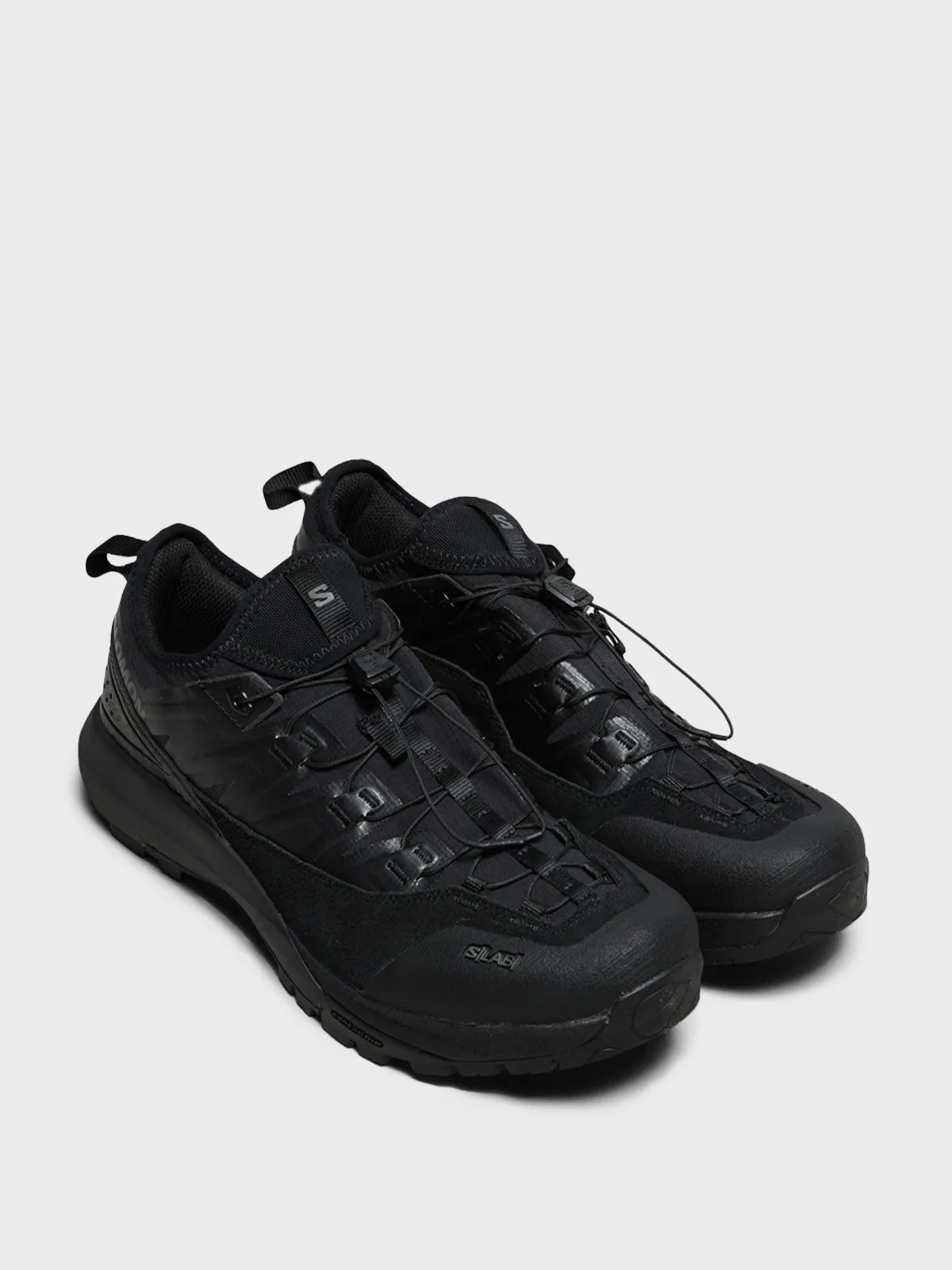Alpinway Advanced Sneakers in Black, Black and Asphalt Smart Looks, Brown Leather Duffel