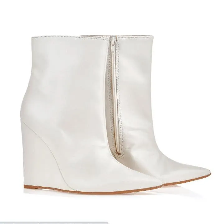 UZA NEW LEATHER ICE BOOTS
