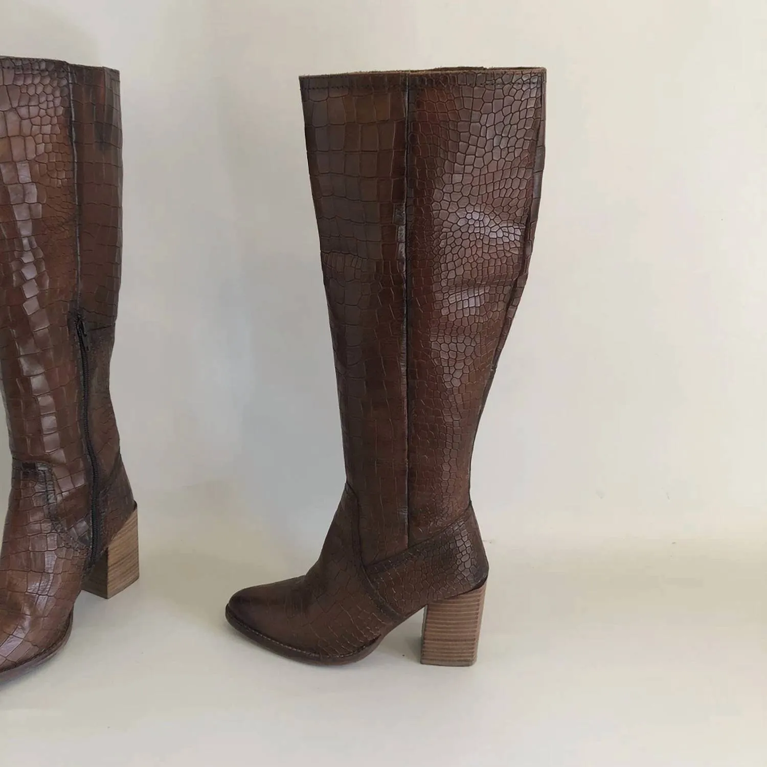 Women Croco Boots In Choco