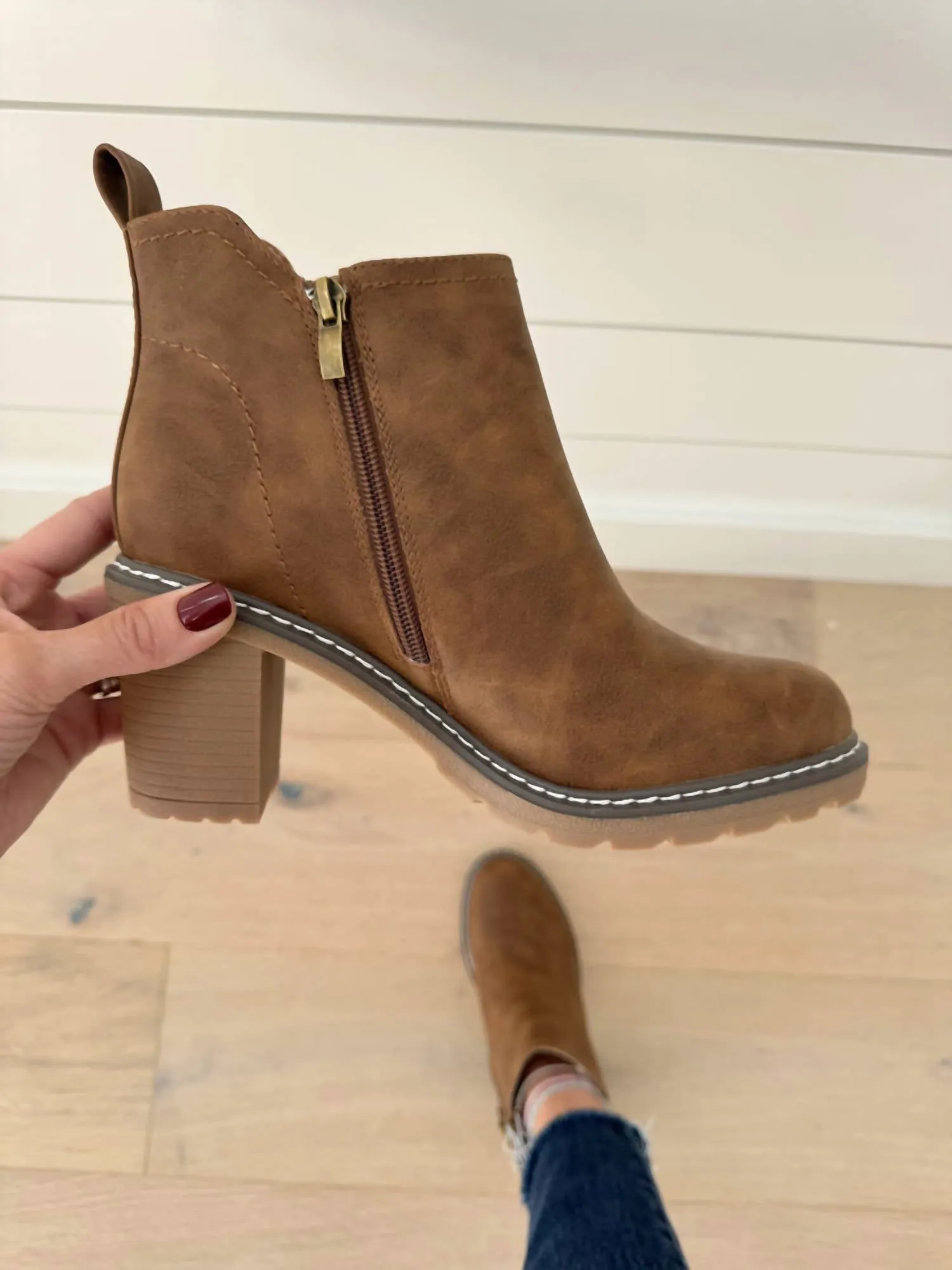 Women's Bite Me Boots In Dark Cognac