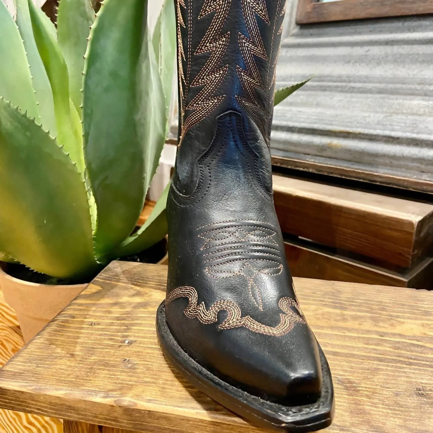 Women's Cowboy Boots In Black