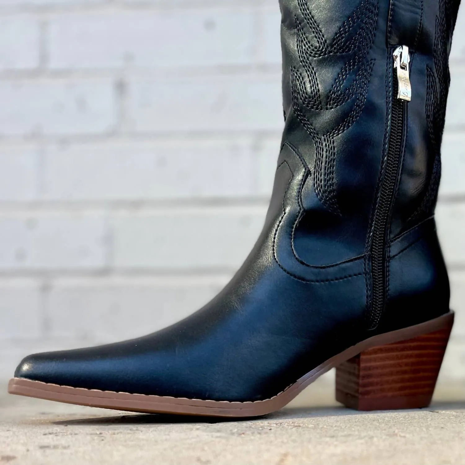 Women's Jessie's Girl Boots In Black