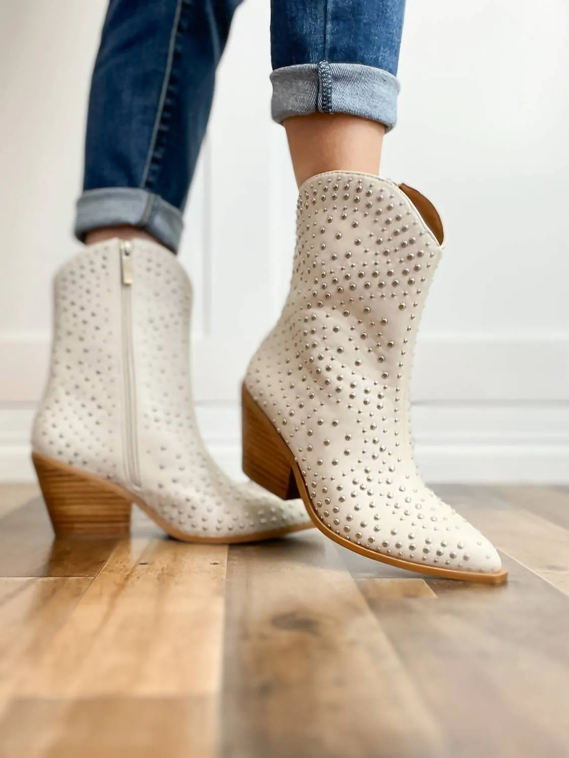 Women's Lowlights Boots In Ivory