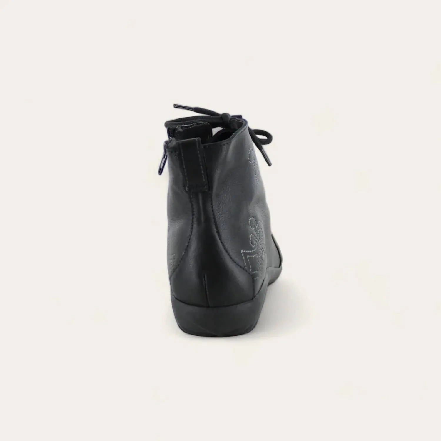 Women's Manga Boots - Medium In Soft Black